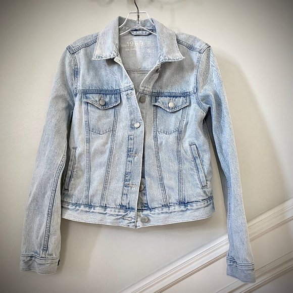 Gap 1969 Icon Light Wash Denim Jacket in Reagan Wash - Picture 2 of 13